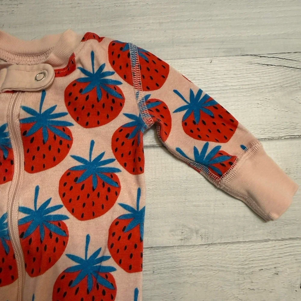 Hanna Andersson baby pink‎ strawberry one piece footless pajamas 50 0-3 months
